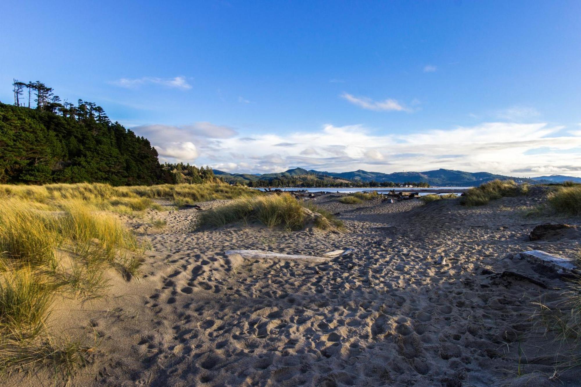 Waters Edge Διαμέρισμα Salishan Beach Δωμάτιο φωτογραφία